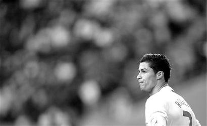 姆巴佩皇马前30场打进18球 C罗同期狂轰27球（姆巴佩皇马首30战进18球，C罗同期轰入27球）