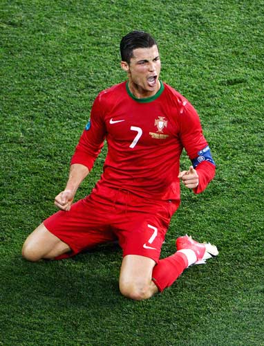 记者：莱万有一种几乎疯狂的求胜欲，他与哈维成了更衣室对手