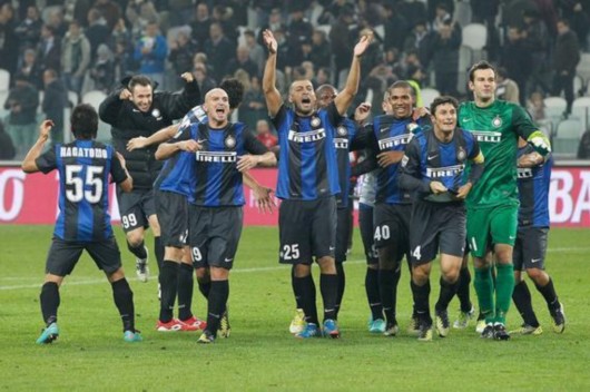 前锋连续助攻，团队配合默契