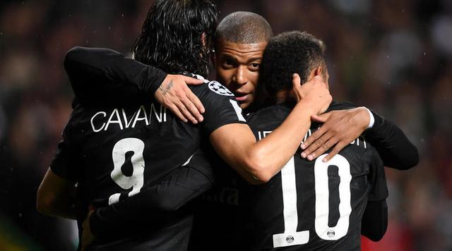 麦克阿瑟vs布里斯班狮吼因闪电延迟，开球时间待定（闪电导致麦克阿瑟对阵布里斯班狮吼比赛推迟，开球时间未定）