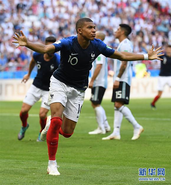 每体：拉菲尼亚没有经纪人也无意离开巴萨，他决心履行完合同