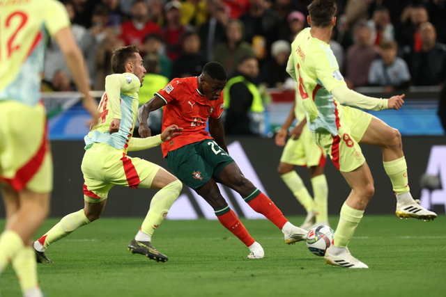 罗马诺：16岁基亚拉将与拜仁签署新合同，成为俱乐部长期计划（罗马诺：16岁基亚拉将与拜仁签订新约，纳入俱乐部长期规划）