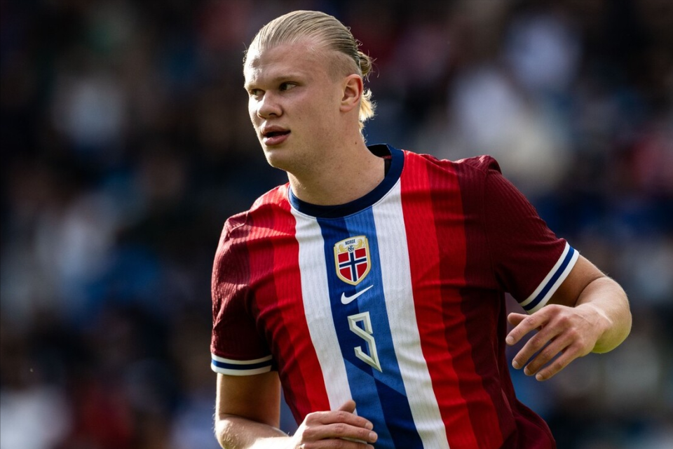 欧冠半场：阿纳别科夫屡送神扑，凯拉特0-0奥林匹亚科斯（欧冠半场：阿纳别科夫高接低挡，凯拉特与奥林匹亚科斯互交白卷）