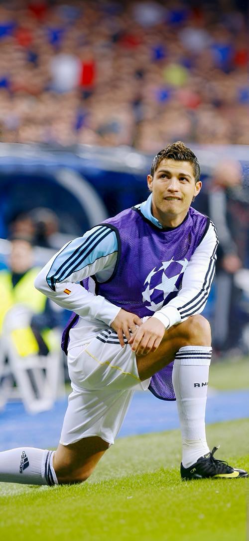 里沙利松在英超不敌利物浦的比赛中打入4球，与凯恩并列最多（英超战利物浦虽败，里沙利松轰四球，与凯恩并列最多）