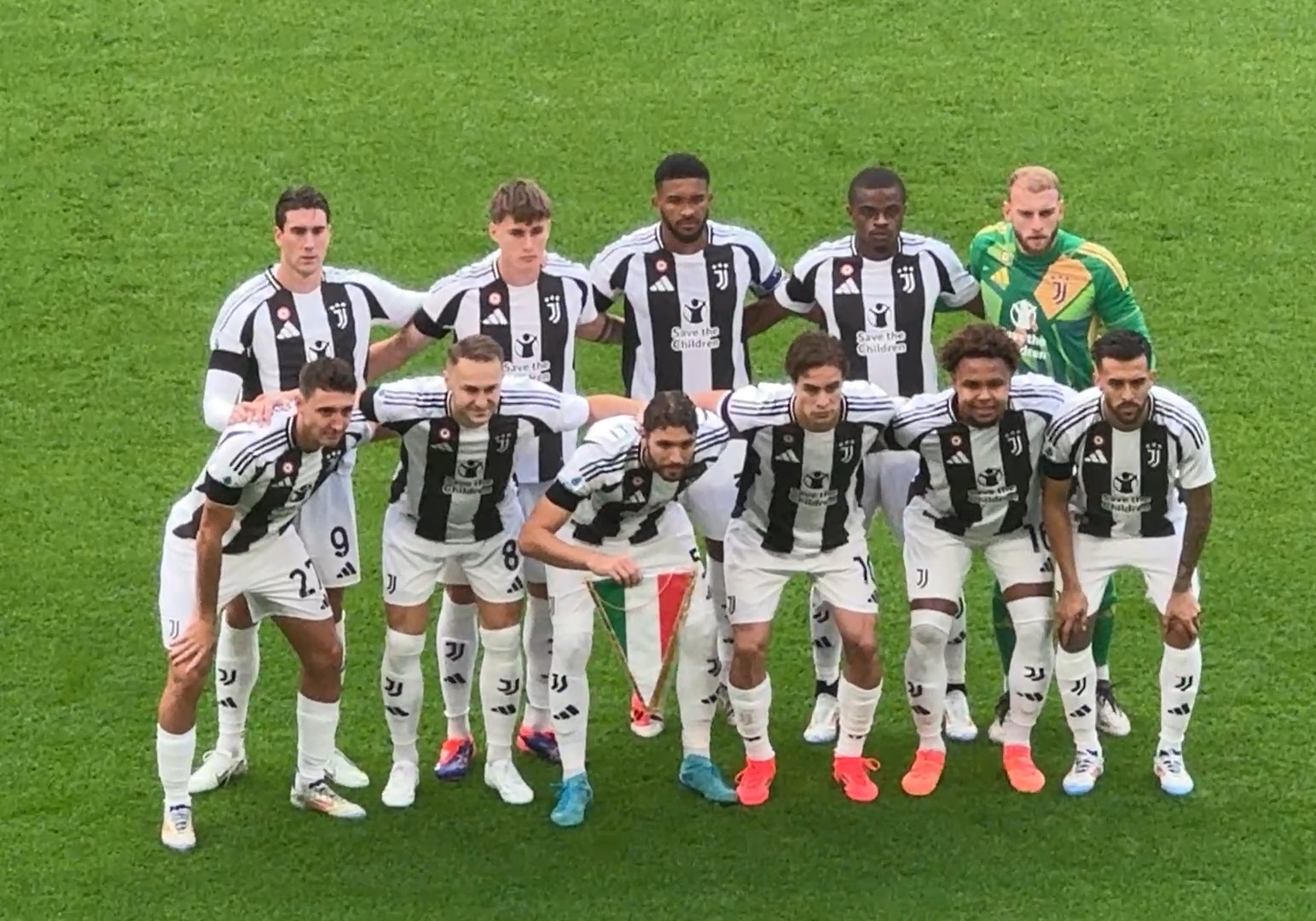 半场战报：斯洛伐克0-0北爱尔兰，双方破门乏术