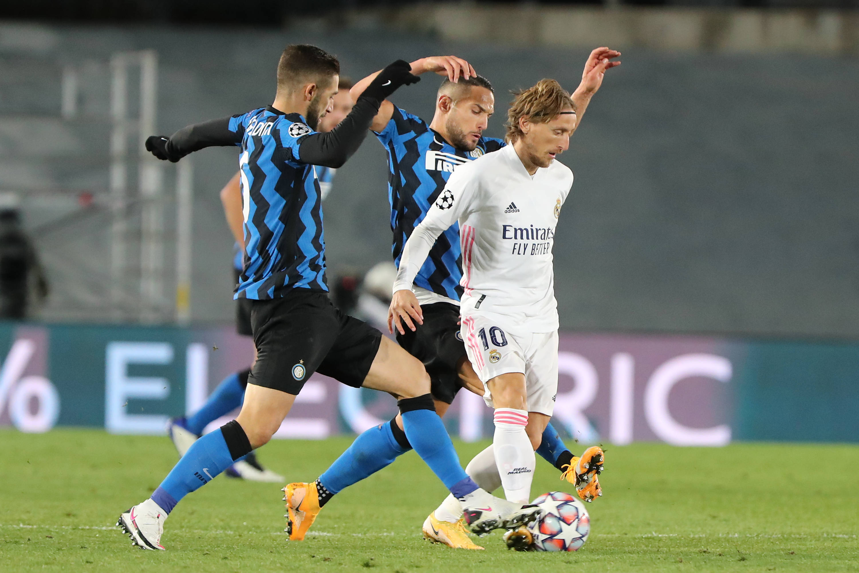 世体：欧足联批准巴萨重返诺坎普踢欧冠，首战对阵法兰克福（世体：欧足联同意巴萨回归诺坎普征战欧冠，首战迎战法兰克福）