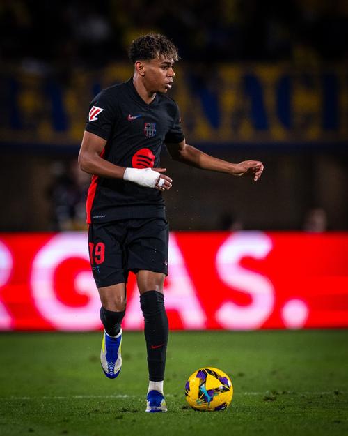 这还是足球吗？对手两红后摩洛哥U17全场80脚射门16-0取胜