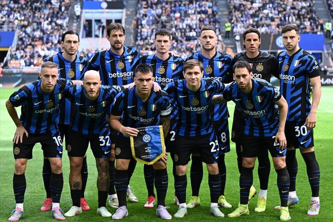 曼联重返英超前六（曼联再度跻身英超前六）