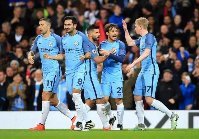 孔帕尼：我们没有“杯赛门将”制度；在混乱中迪亚斯有创造力