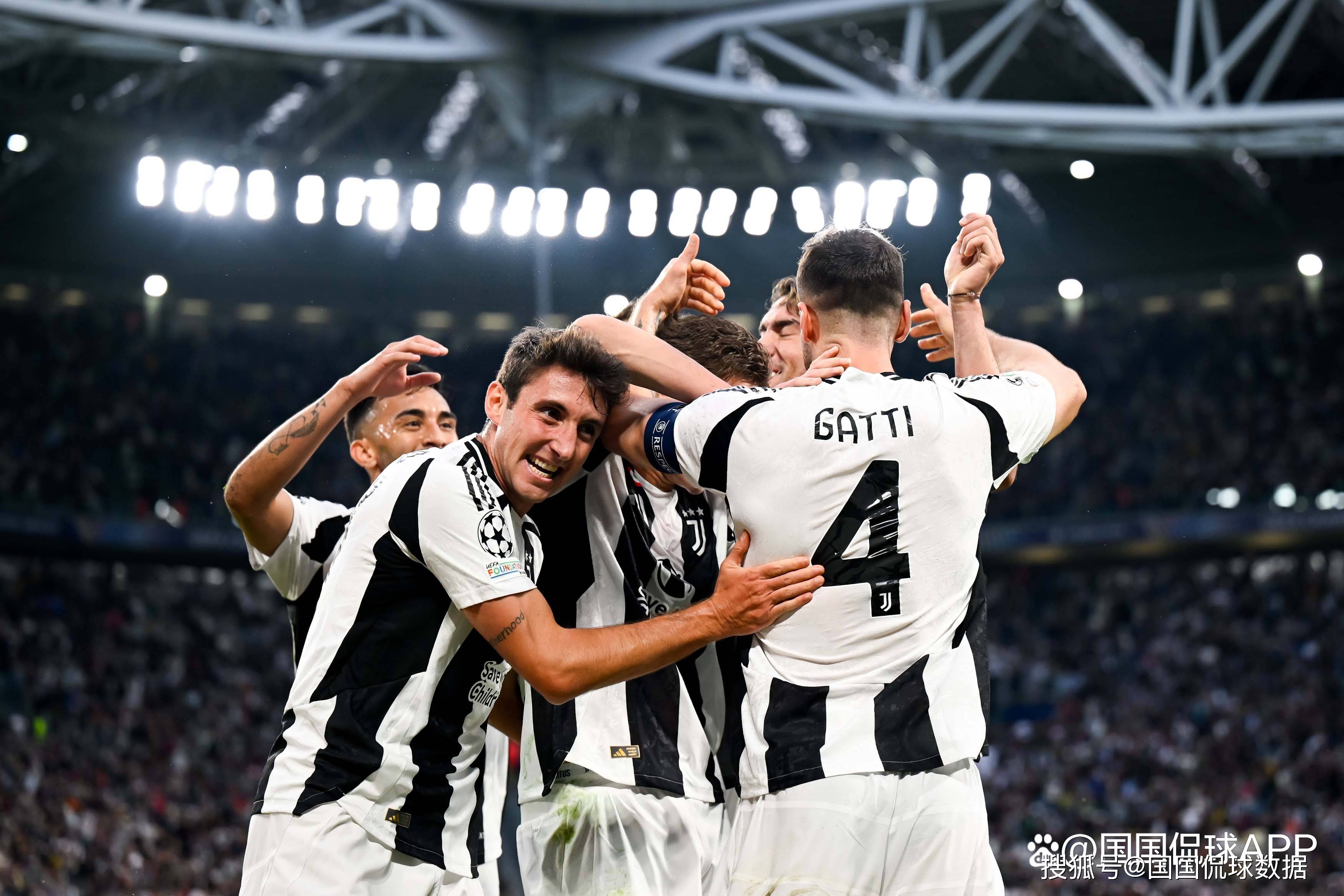 世欧预半场：萨内双响，格纳布里破门，德国4-0斯洛伐克（半场战报：萨内梅开二度，格纳布里建功，德国4-0领先斯洛伐克）