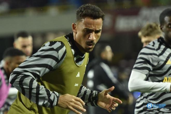 记者：拜仁、曼联有意巴莱巴，球员更希望留英超加盟红魔（记者：巴莱巴获拜仁与曼联青睐，更愿留英超投奔红魔）