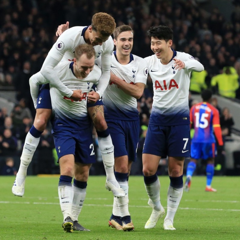 国米门将更替引热议，维卡里奥性价比突出，但适配性与未来规划存疑。