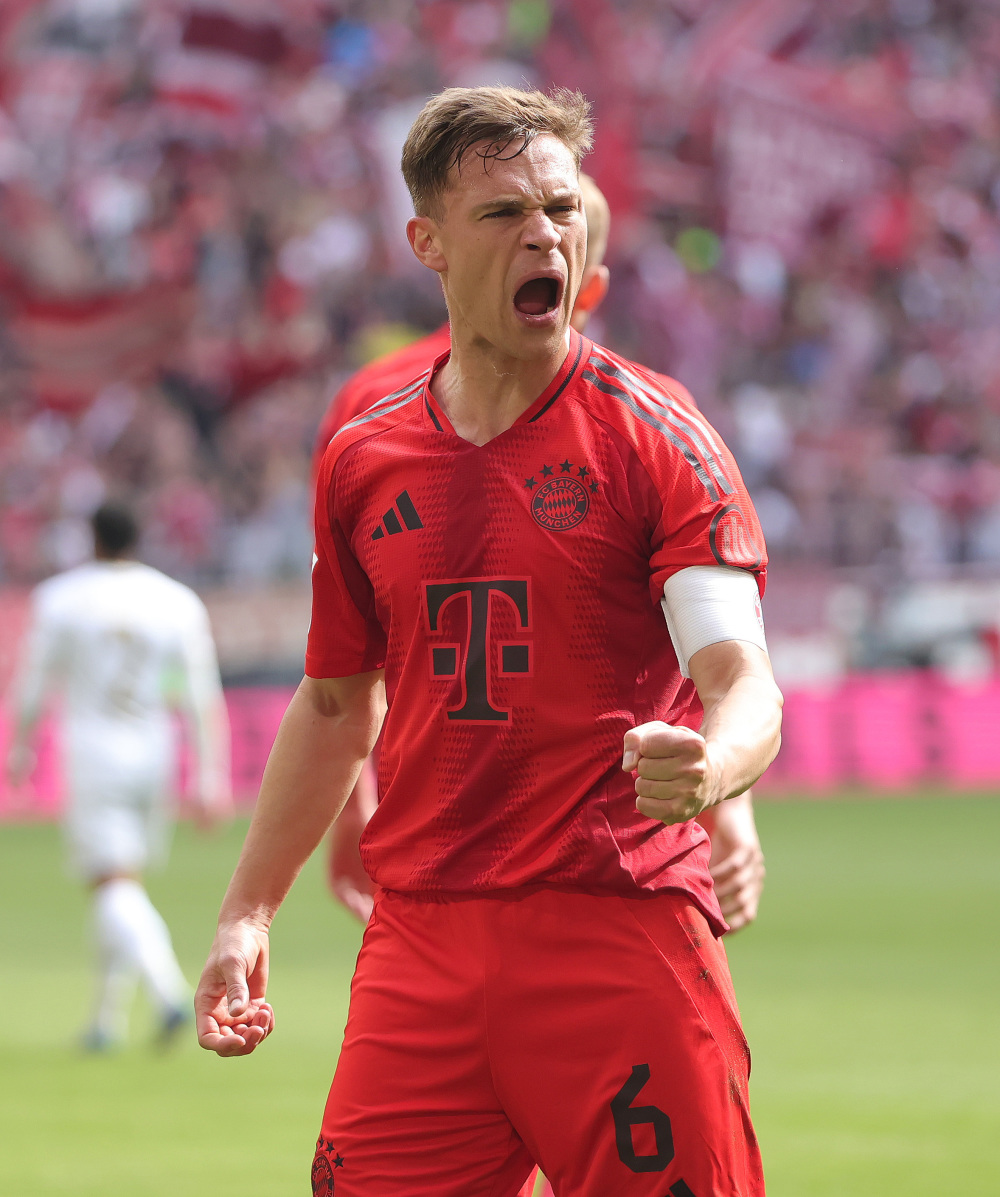 梅西杯开战，梅西和苏亚雷斯现场观战巴萨U16和河床U16的比赛